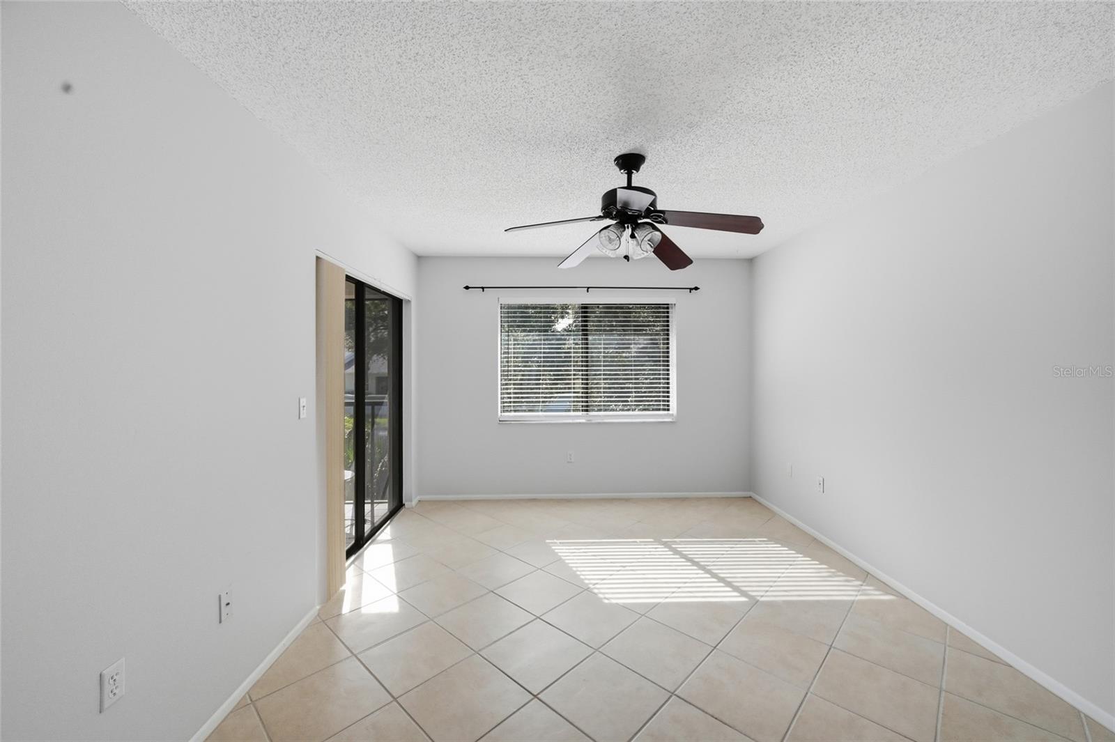 7845 EAGLE CREEK DR — photo 10