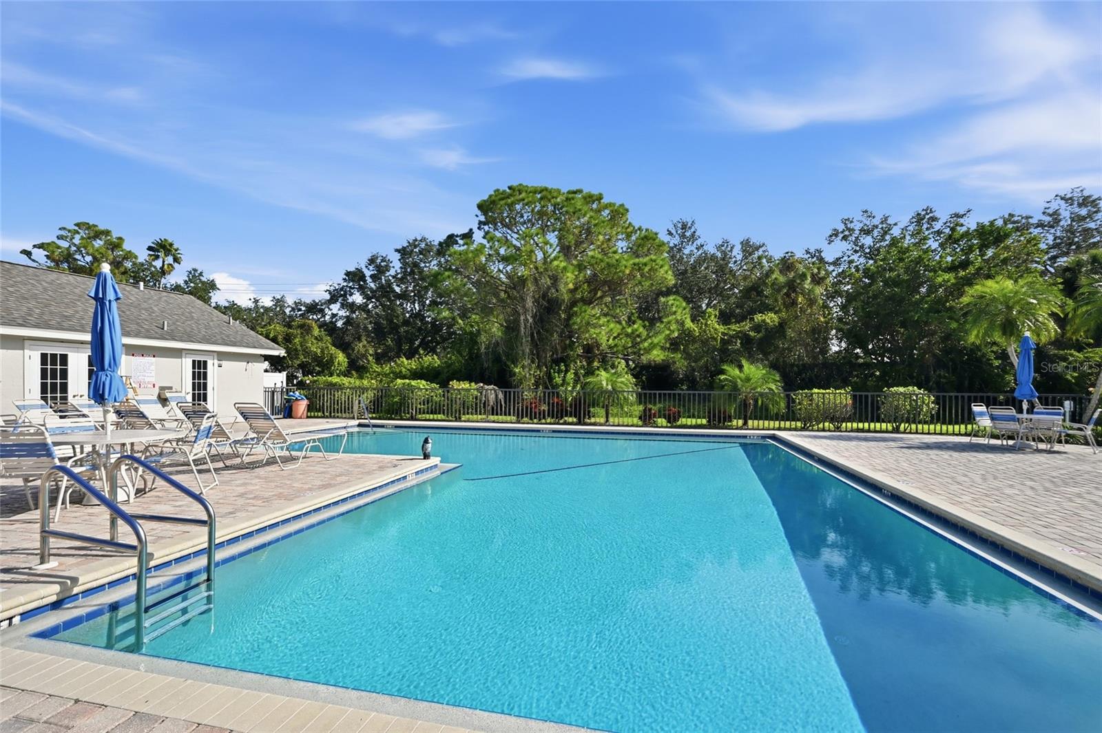 7845 EAGLE CREEK DR — photo 17