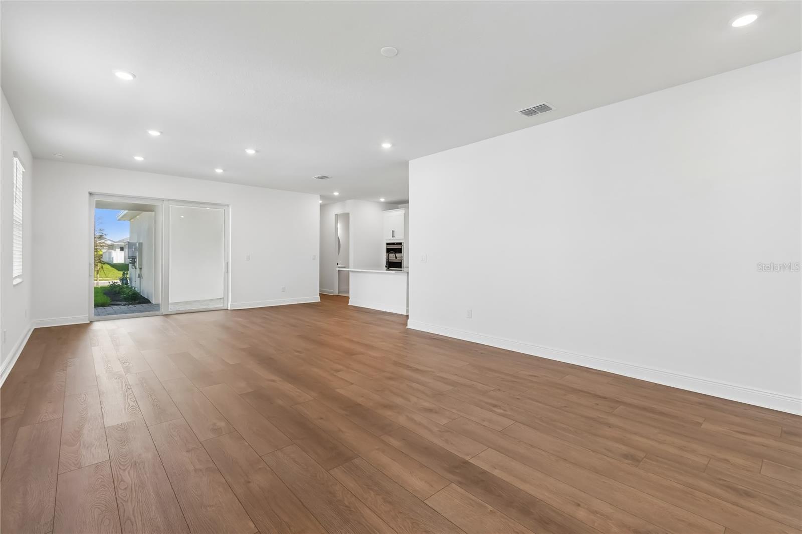 8111 SEAFLOWER PKWY — photo 15