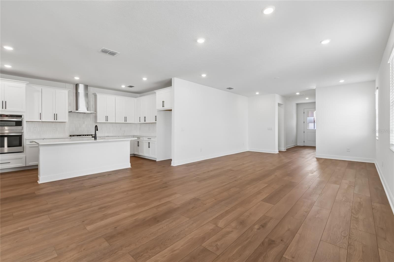 8111 SEAFLOWER PKWY — photo 12
