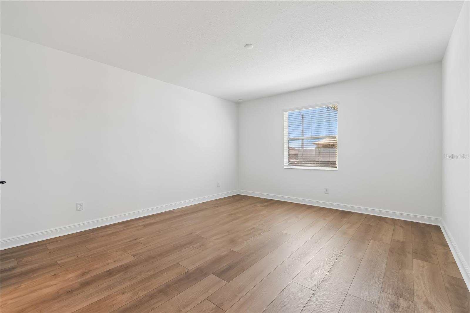 8111 SEAFLOWER PKWY — photo 32