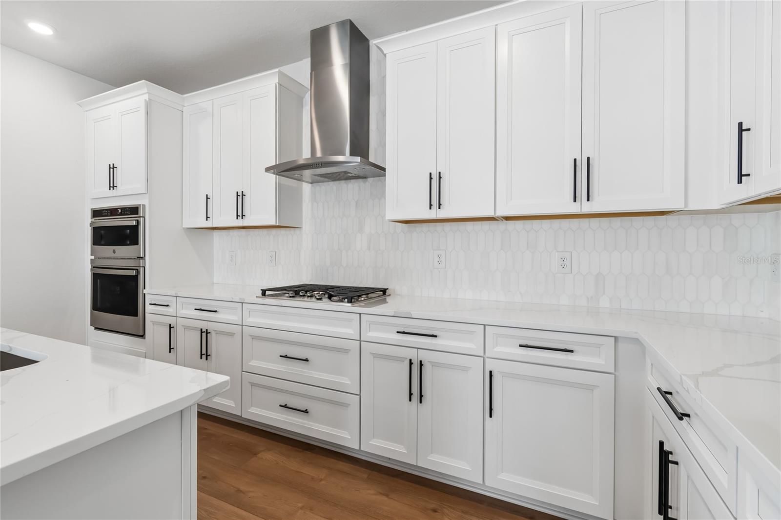 8111 SEAFLOWER PKWY — photo 8