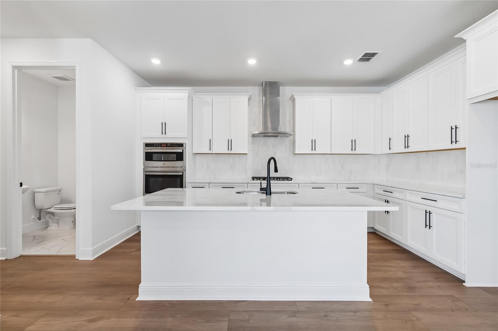 8111 SEAFLOWER PKWY — photo 6
