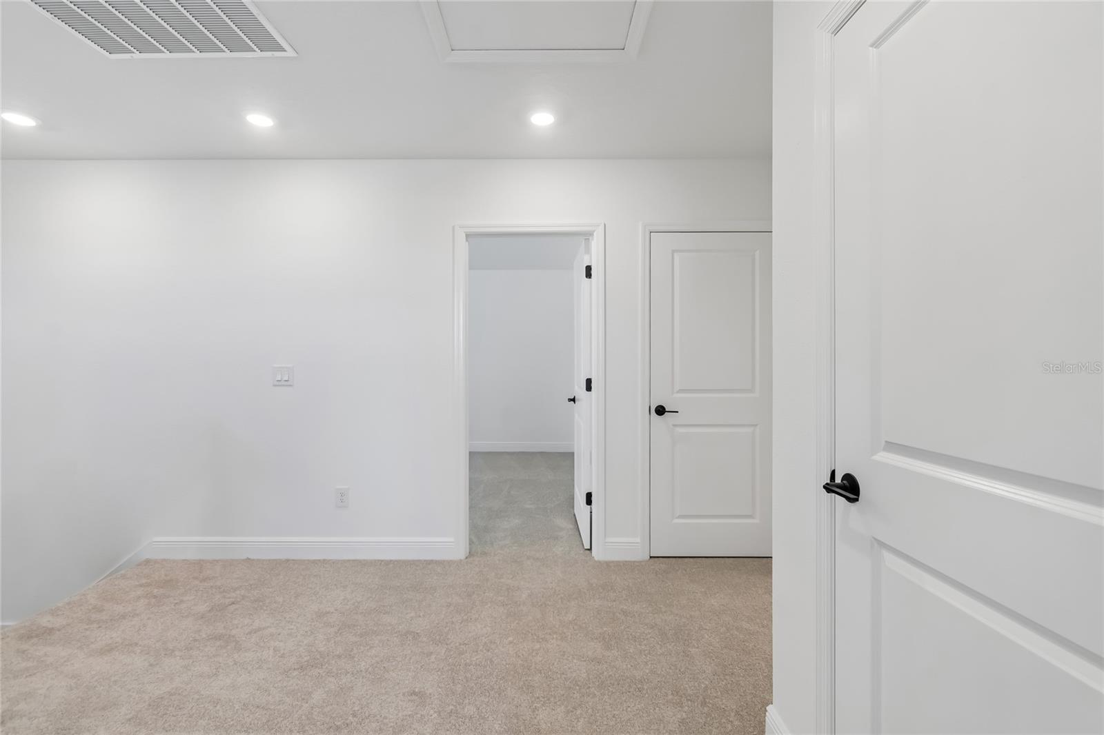 8111 SEAFLOWER PKWY — photo 24