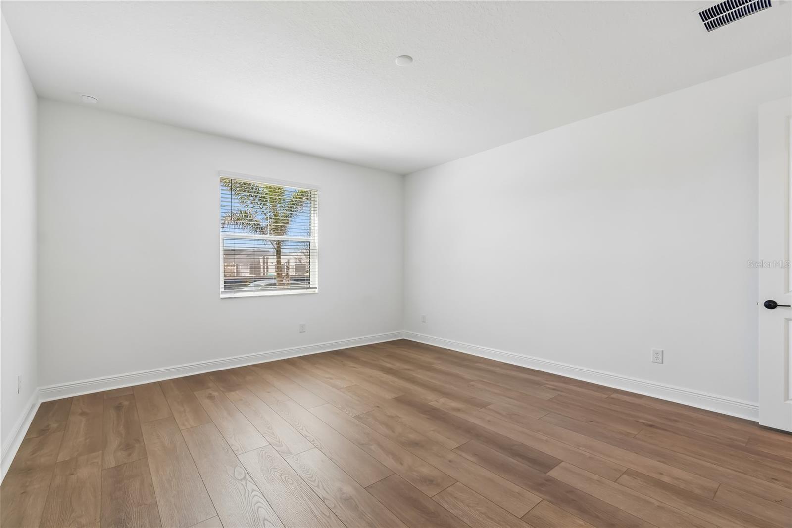 8111 SEAFLOWER PKWY — photo 29