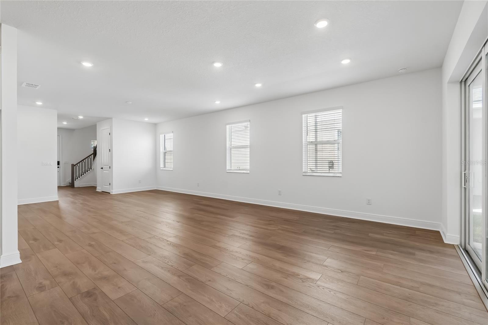 8111 SEAFLOWER PKWY — photo 16