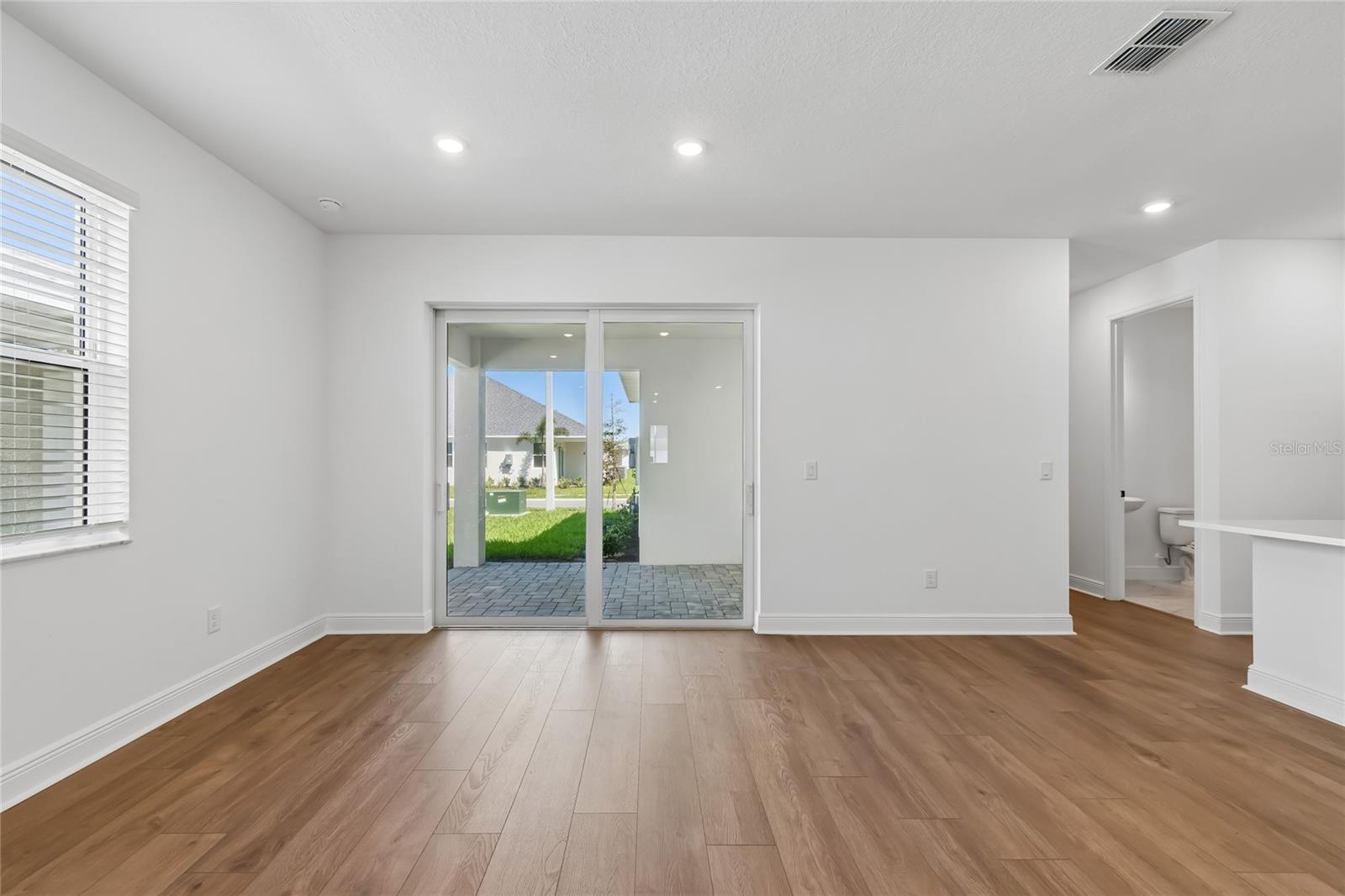 8111 SEAFLOWER PKWY — photo 17