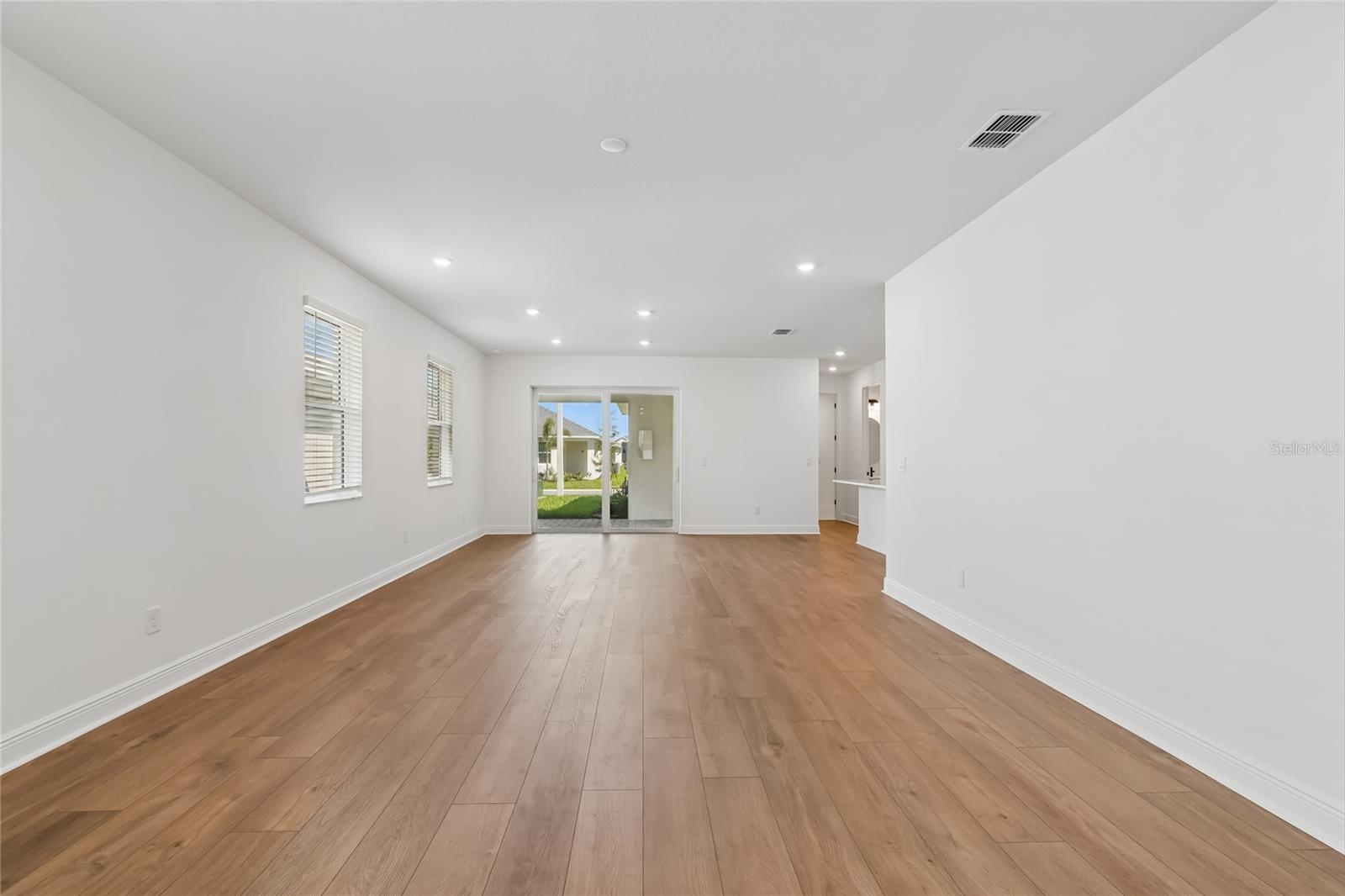8111 SEAFLOWER PKWY — photo 13
