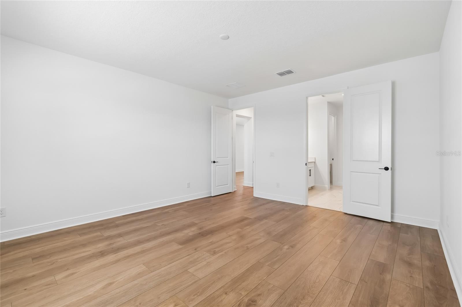 8111 SEAFLOWER PKWY — photo 30