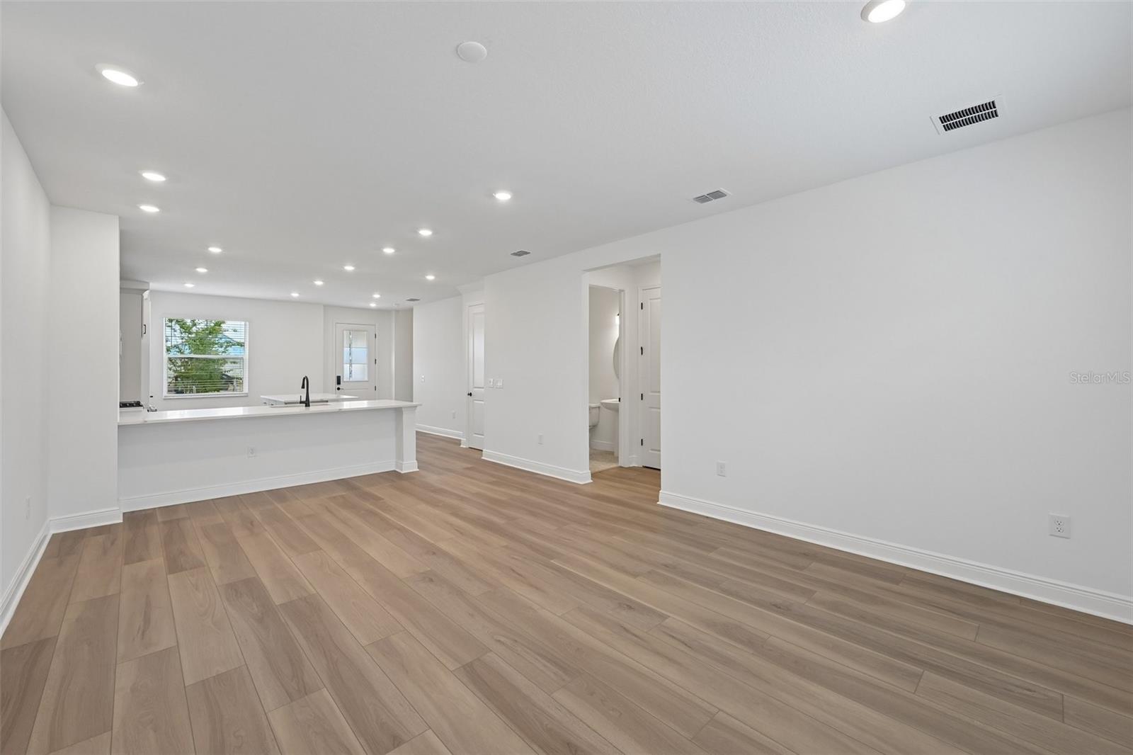 8229 SEAFLOWER PKWY — photo 10