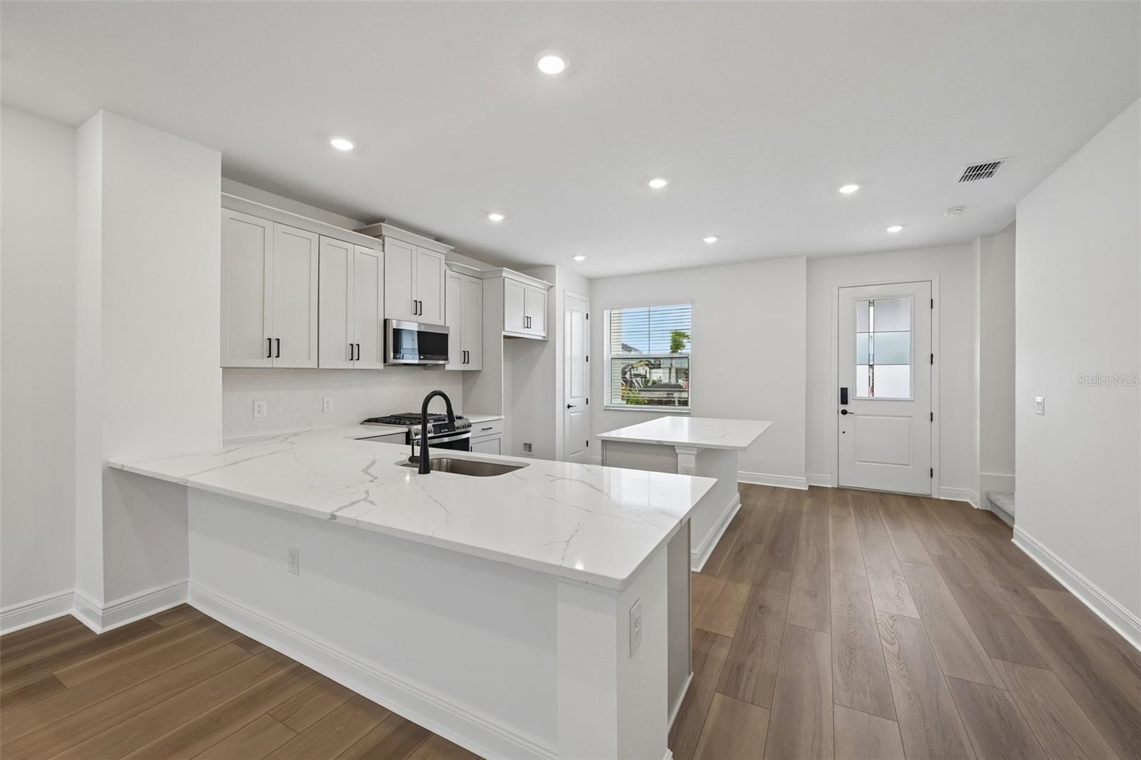 8229 SEAFLOWER PKWY — photo 6
