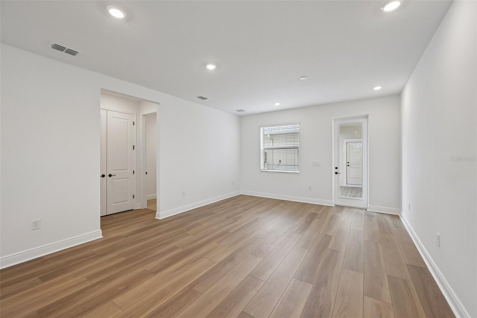 8229 SEAFLOWER PKWY — photo 9