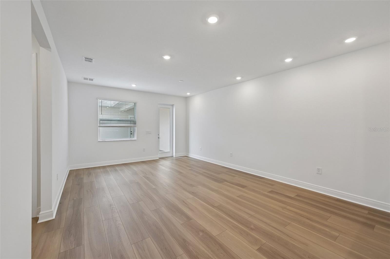 8229 SEAFLOWER PKWY — photo 7