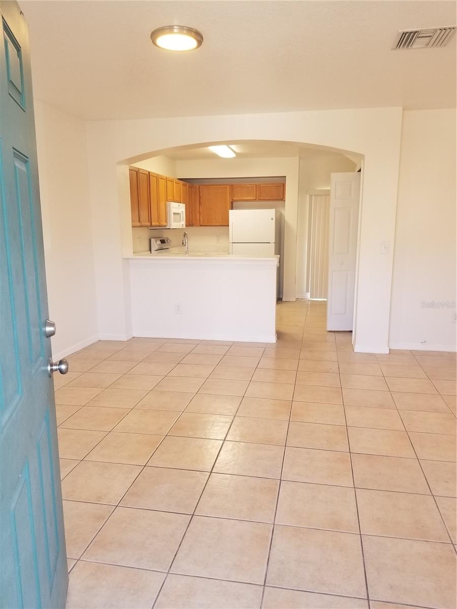 6116 OLIVEDALE DR — photo 2