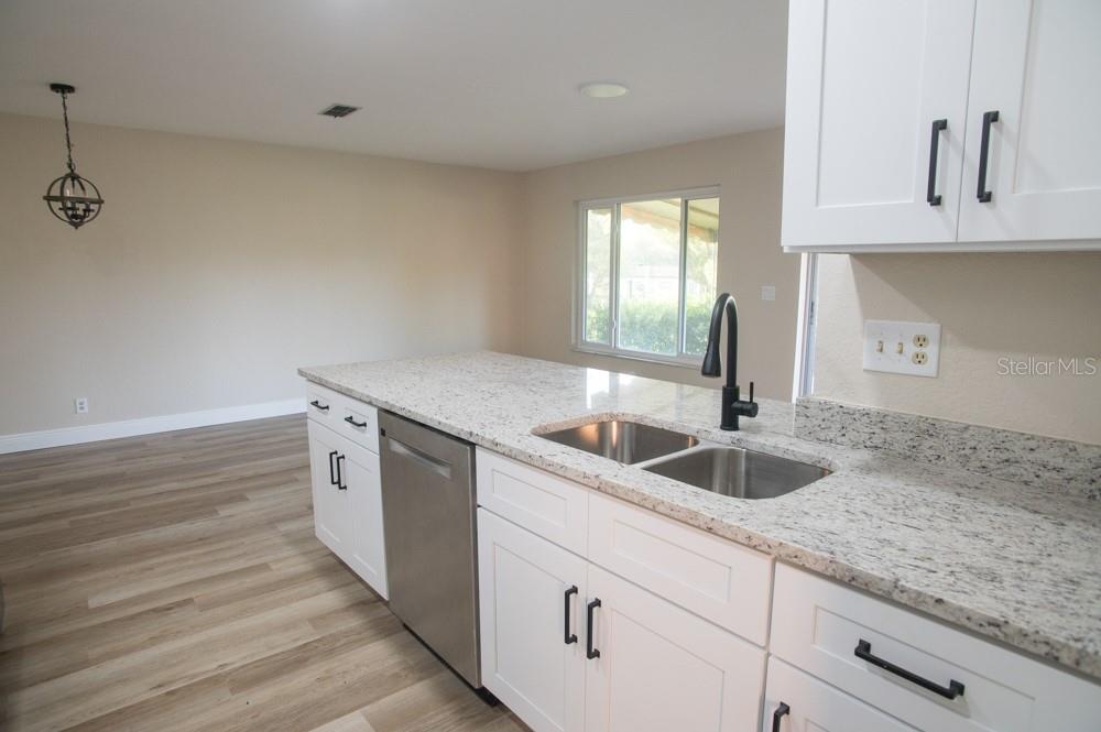1350 GLENGARRY DR — photo 5