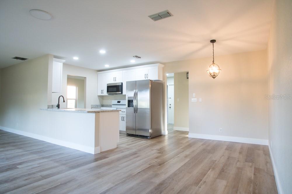 1350 GLENGARRY DR — photo 4