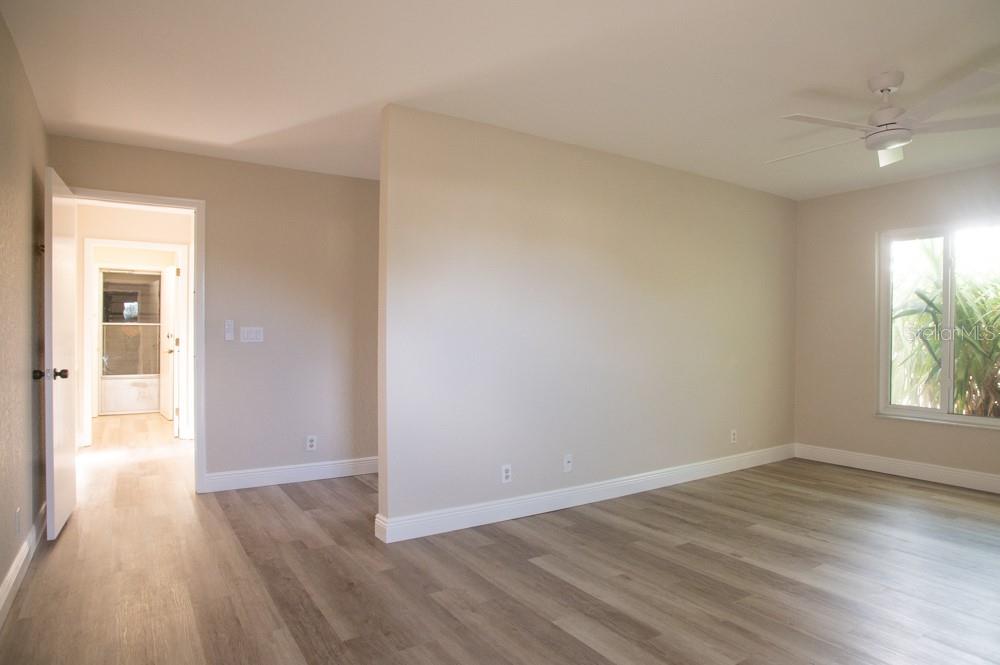 1350 GLENGARRY DR — photo 10