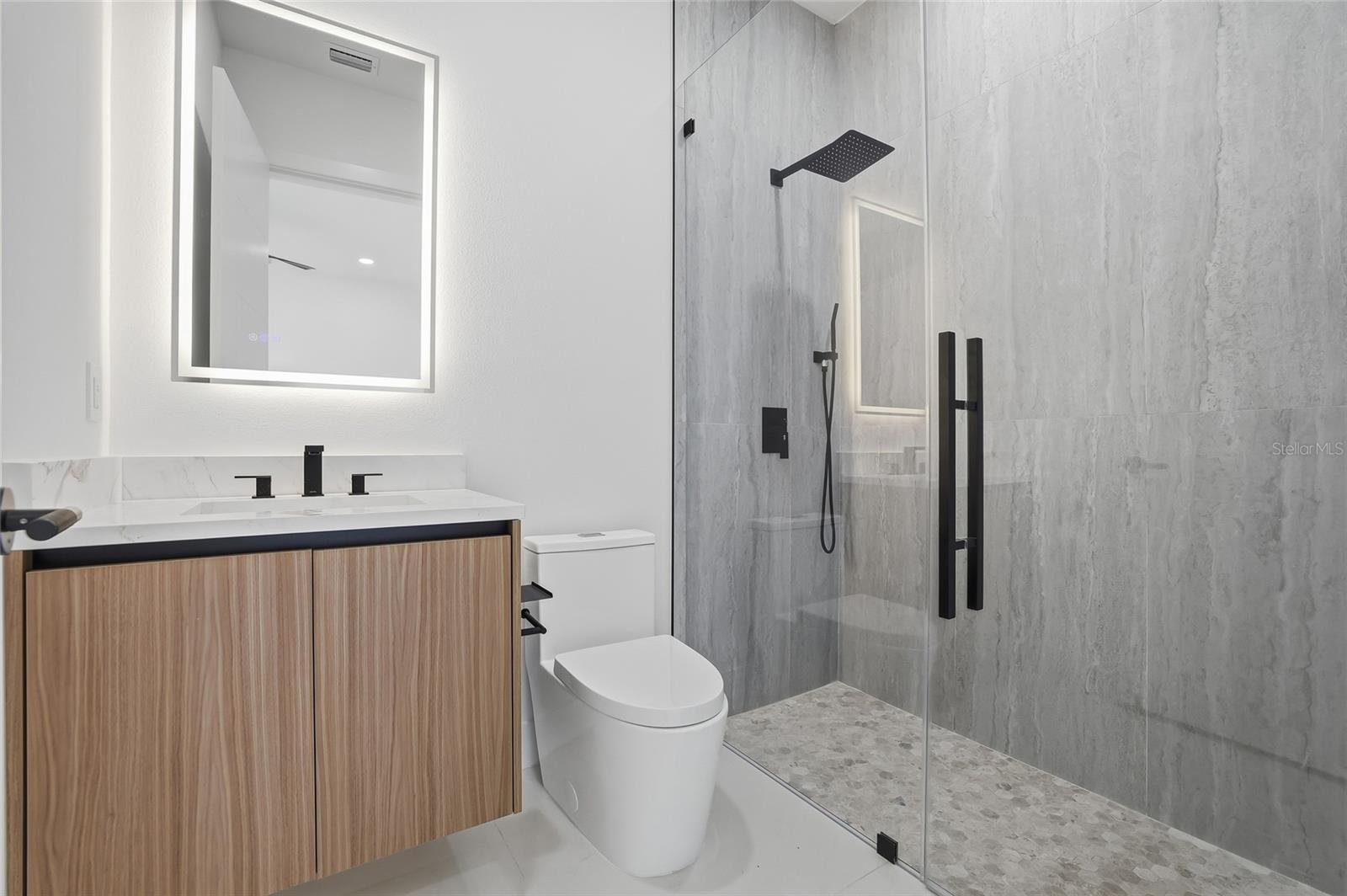6907 N BOULEVARD — photo 36