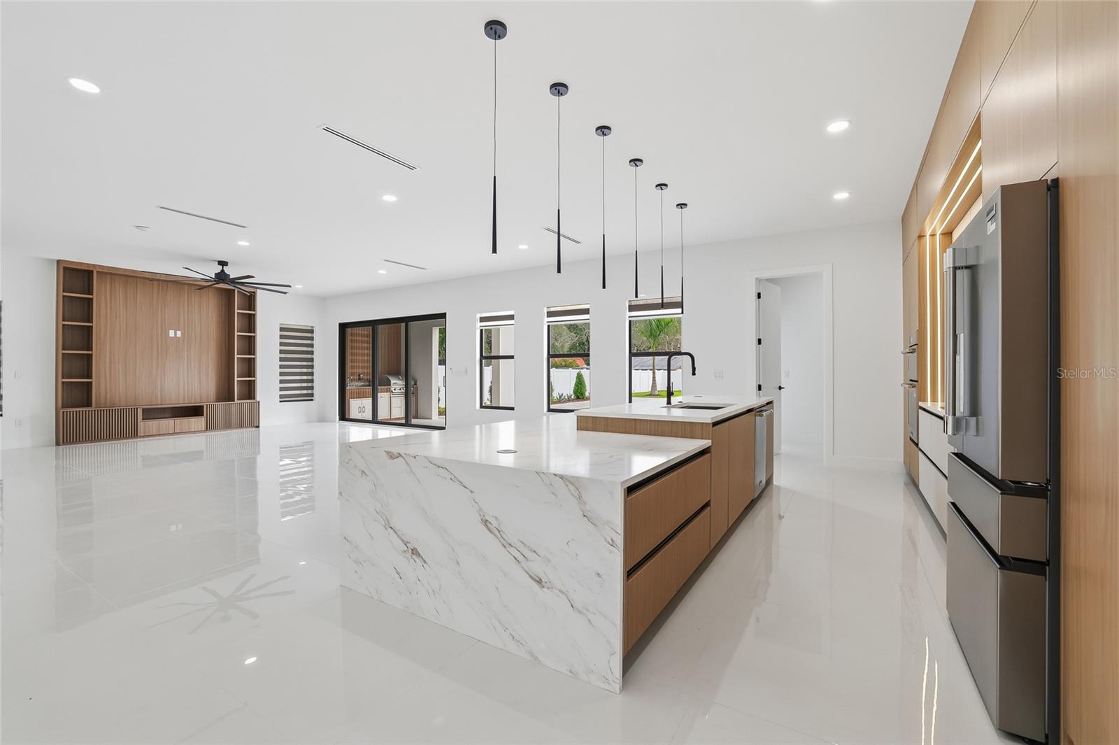 6907 N BOULEVARD — photo 14