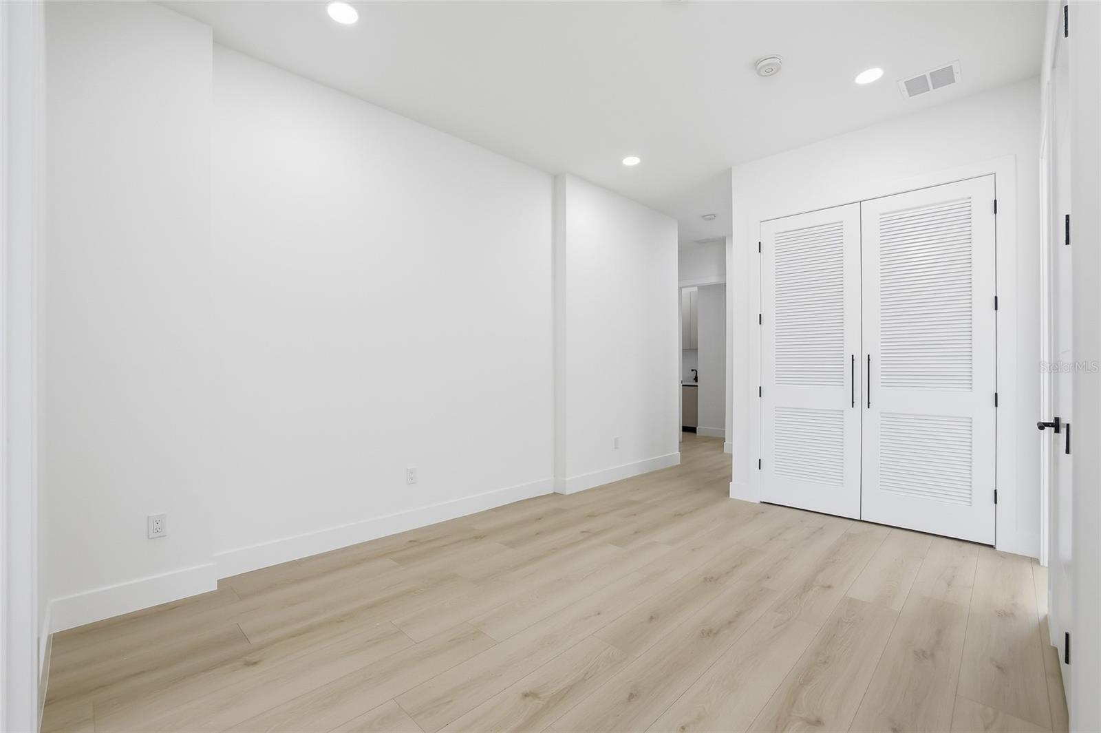 6907 N BOULEVARD — photo 34
