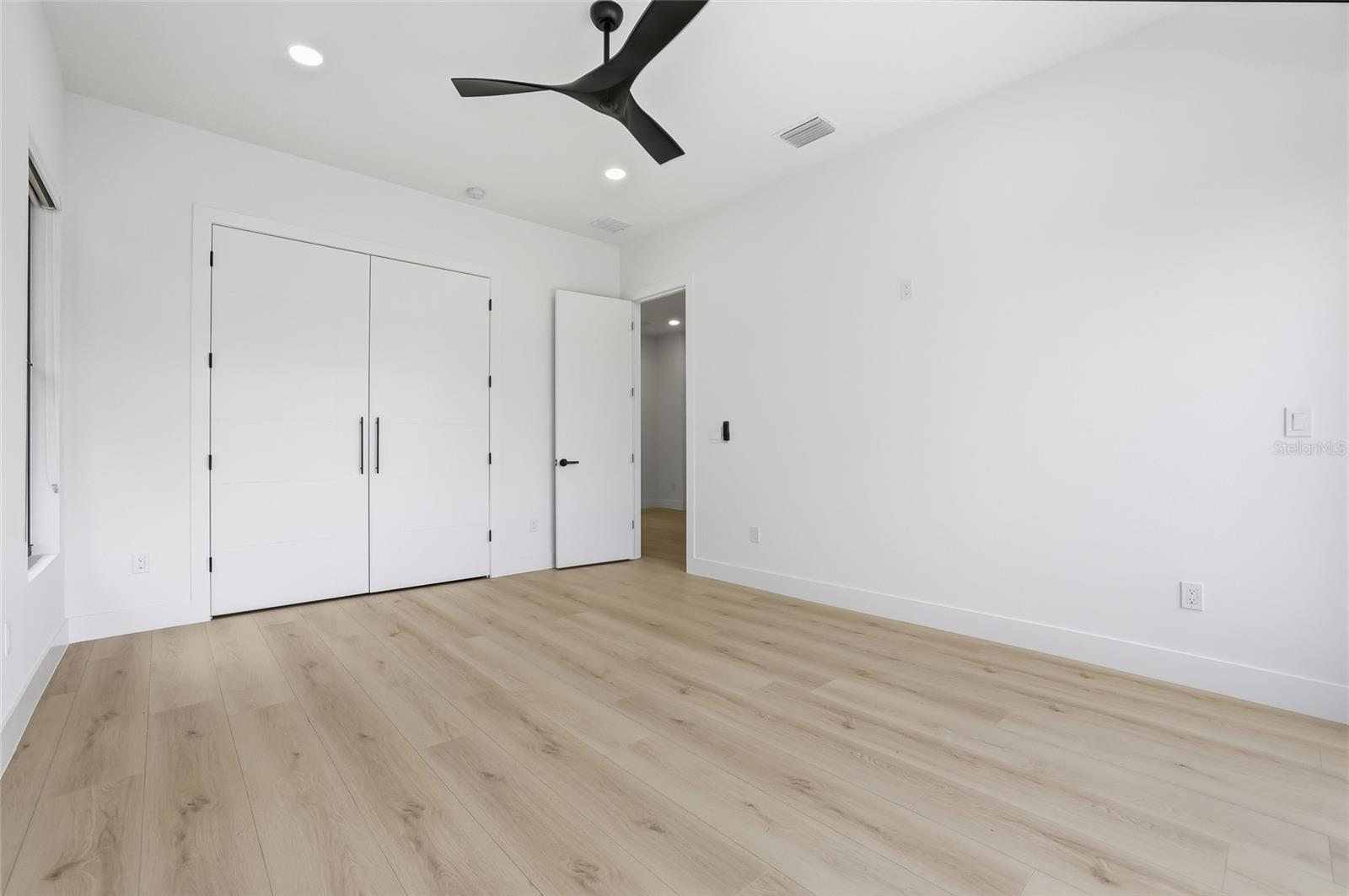 6907 N BOULEVARD — photo 48