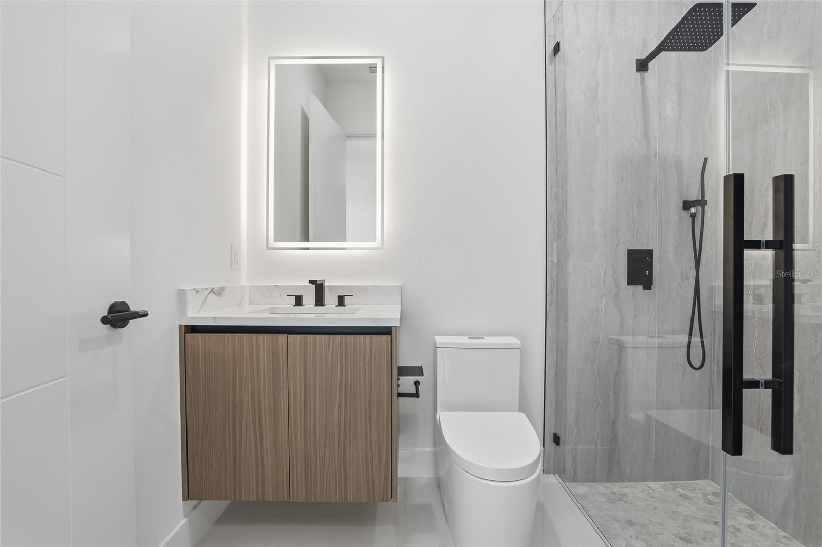 6907 N BOULEVARD — photo 35