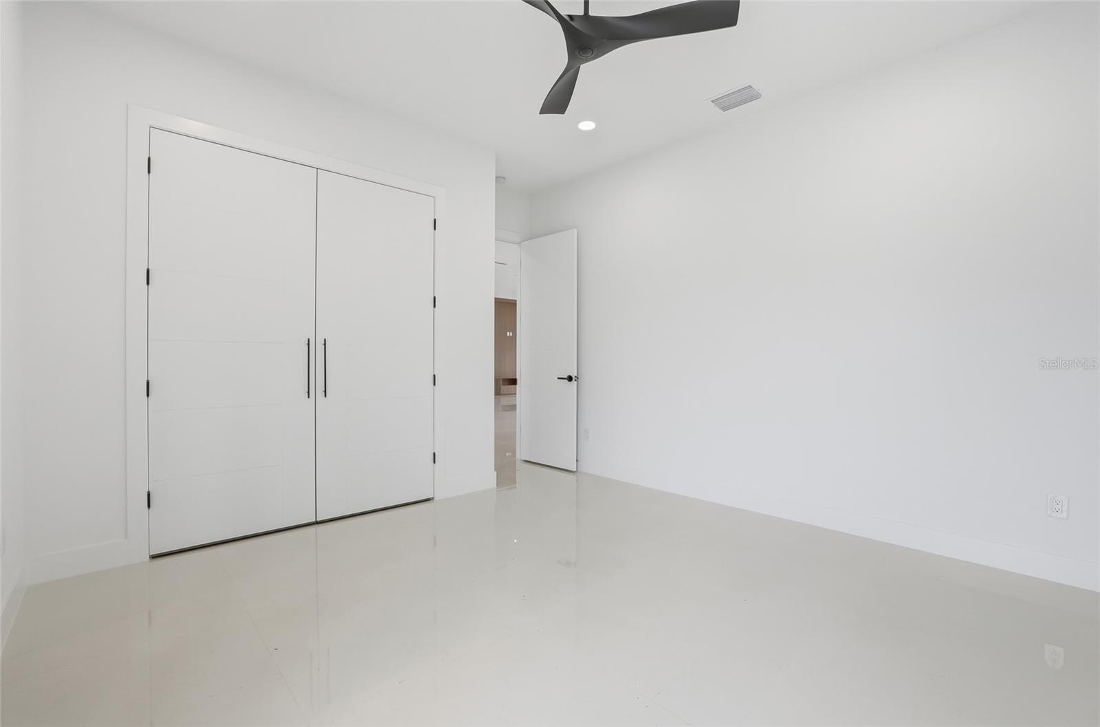 6907 N BOULEVARD — photo 33