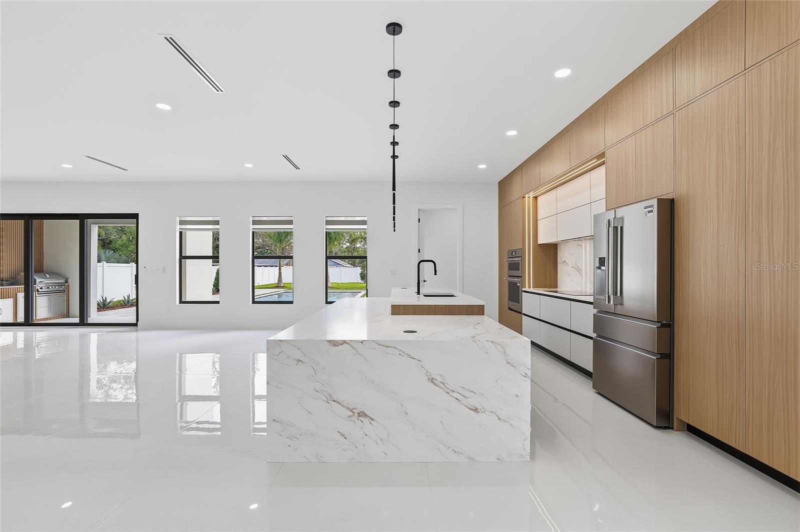 6907 N BOULEVARD — photo 10