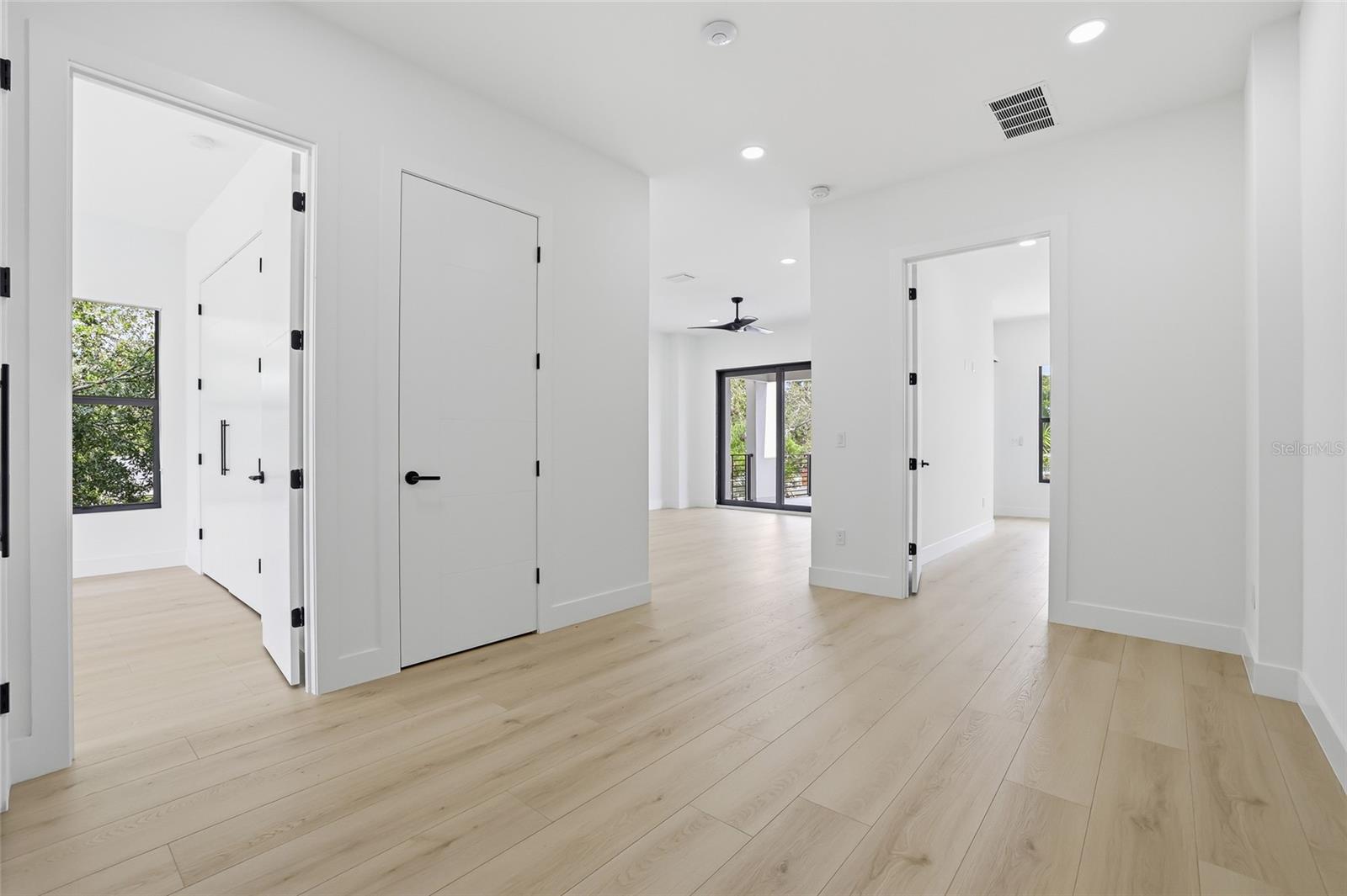 6907 N BOULEVARD — photo 41