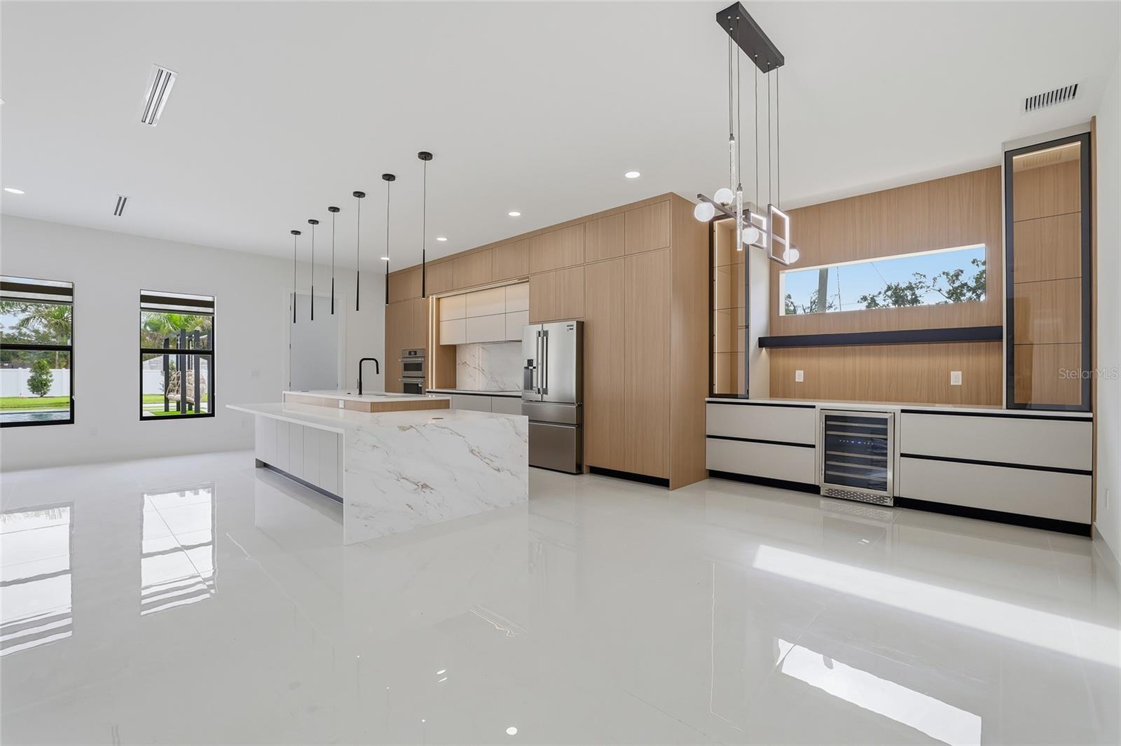 6907 N BOULEVARD — photo 13