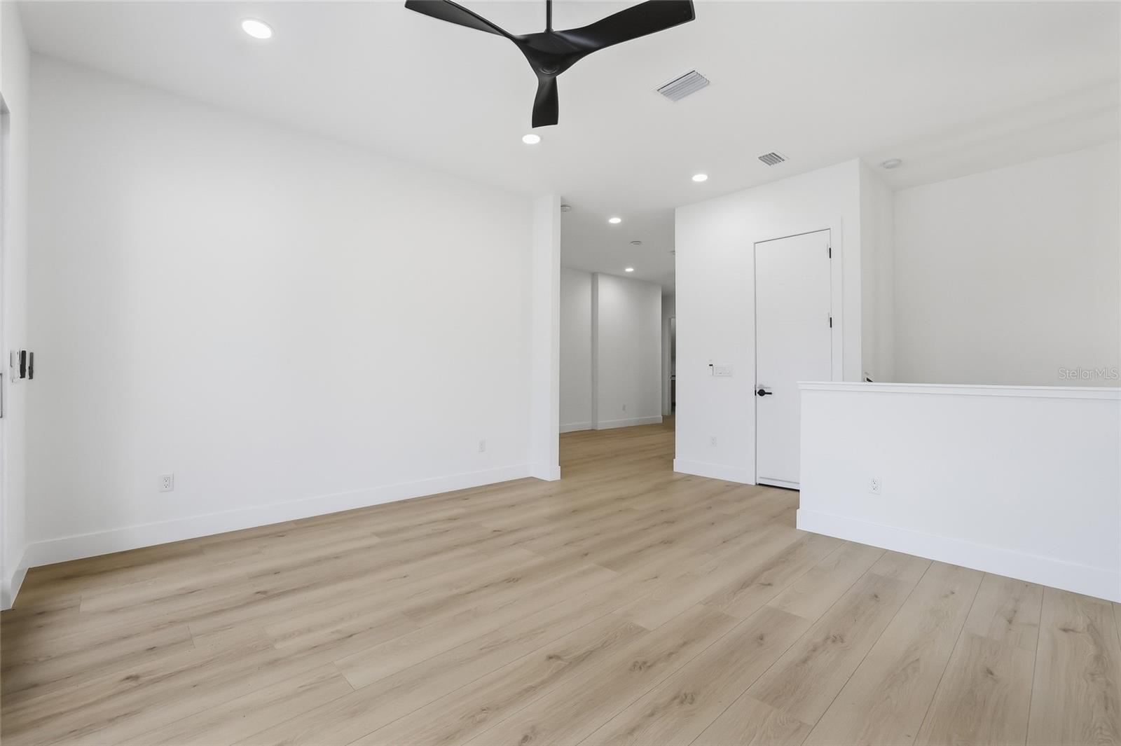 6907 N BOULEVARD — photo 40