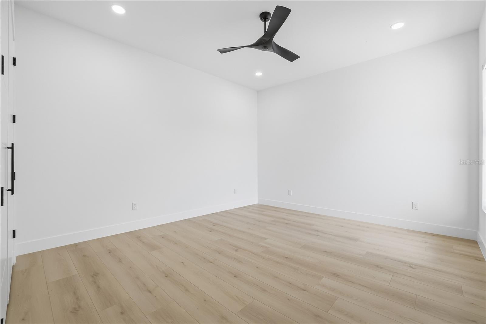 6907 N BOULEVARD — photo 42