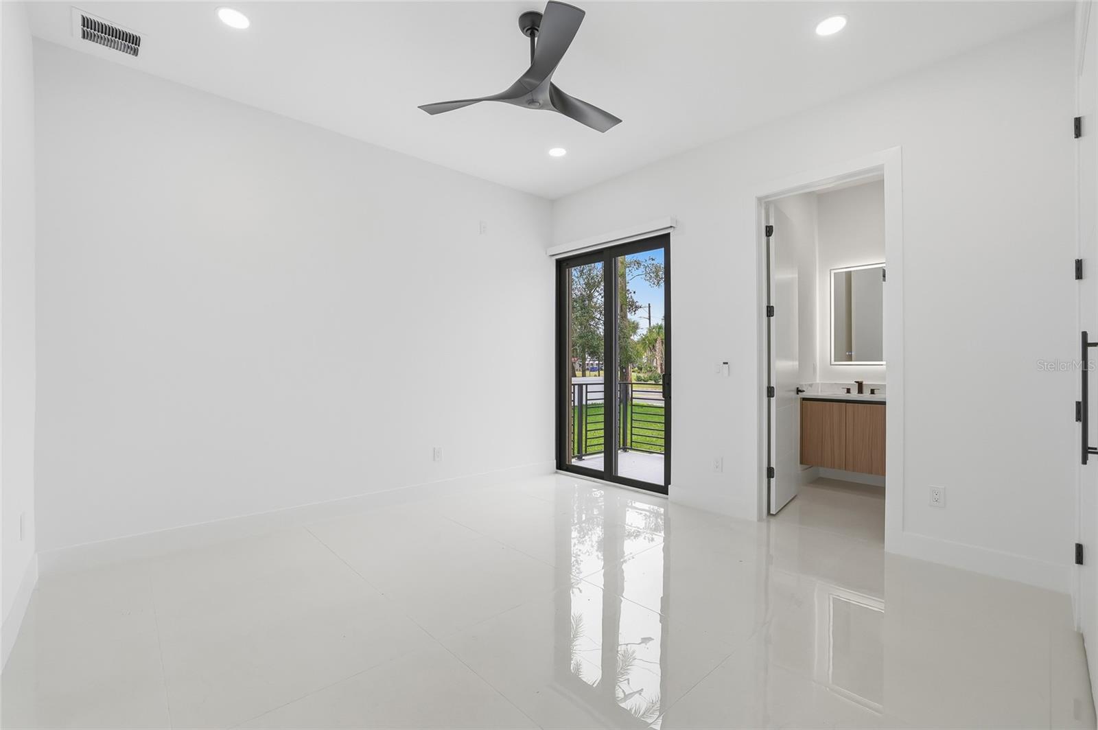 6907 N BOULEVARD — photo 39
