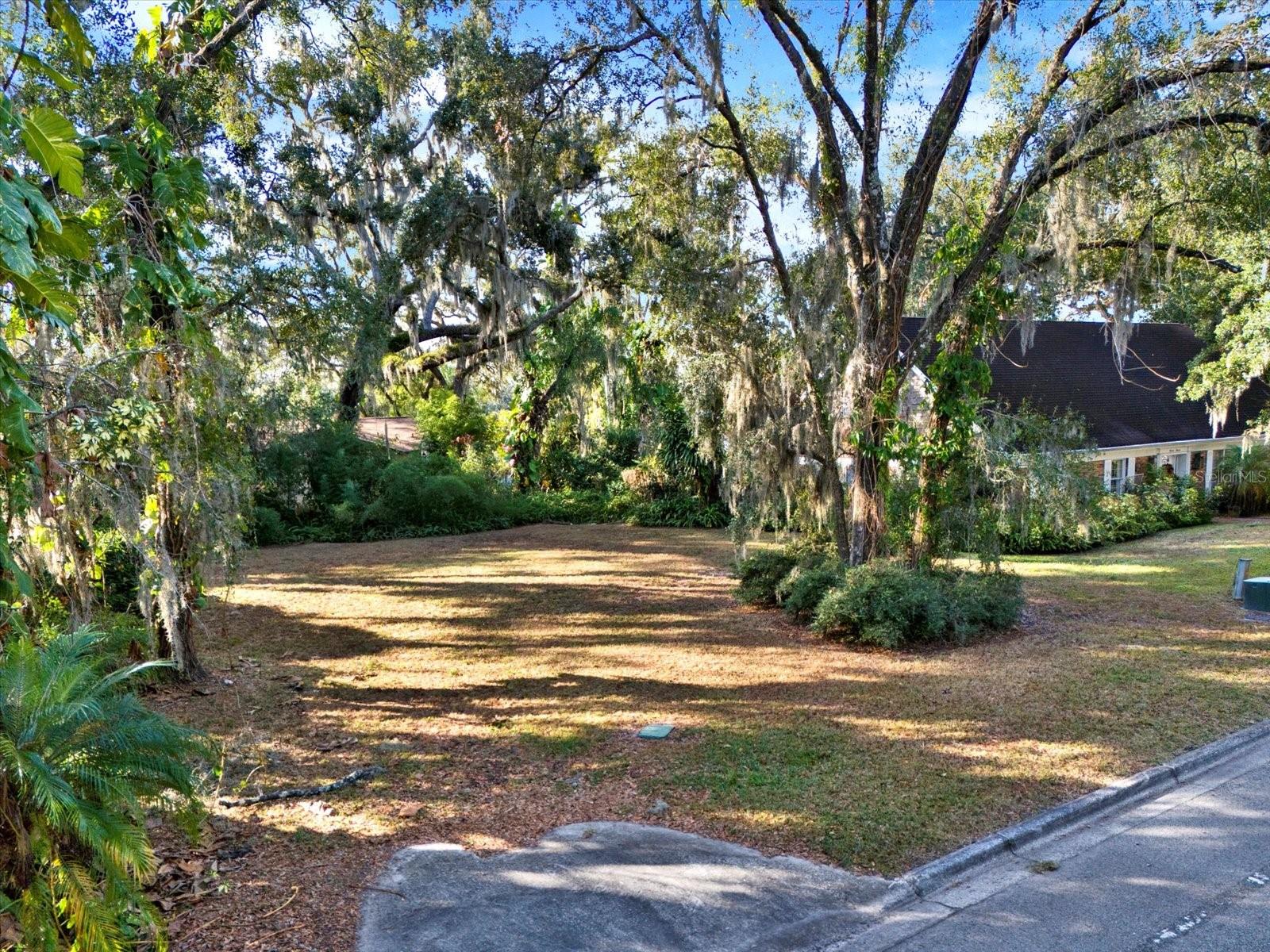 1113 N RIVERHILLS DR — photo 2
