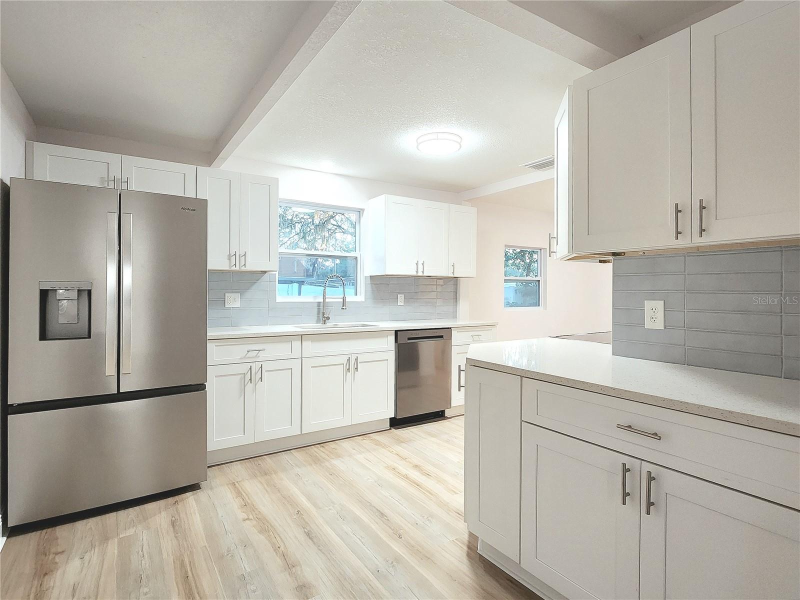 8917 N HIGHLAND AVE — photo 10