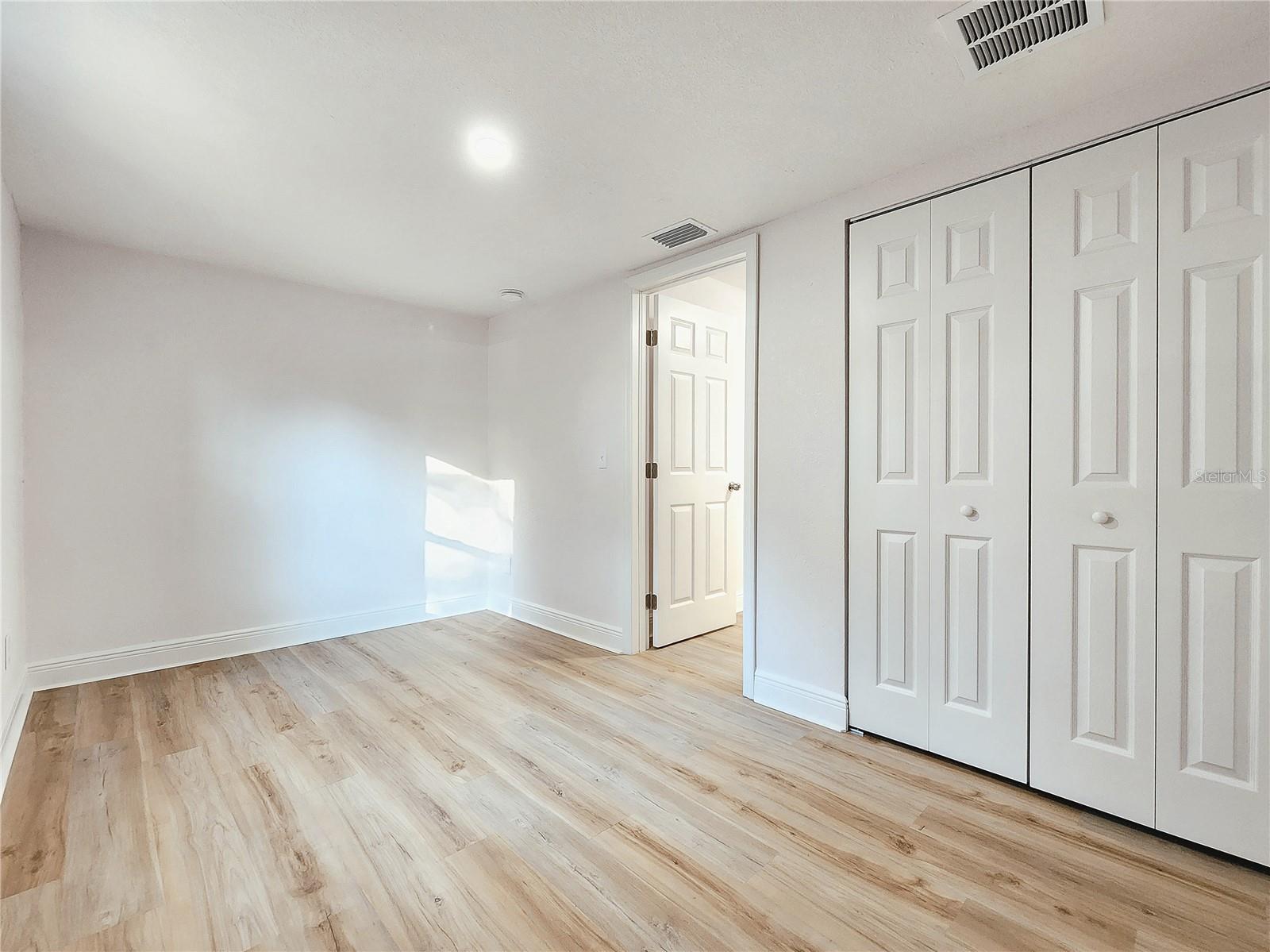 8917 N HIGHLAND AVE — photo 27