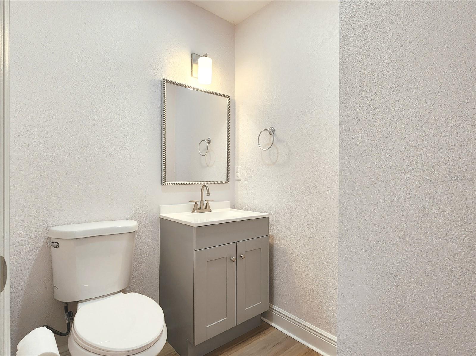 8917 N HIGHLAND AVE — photo 33