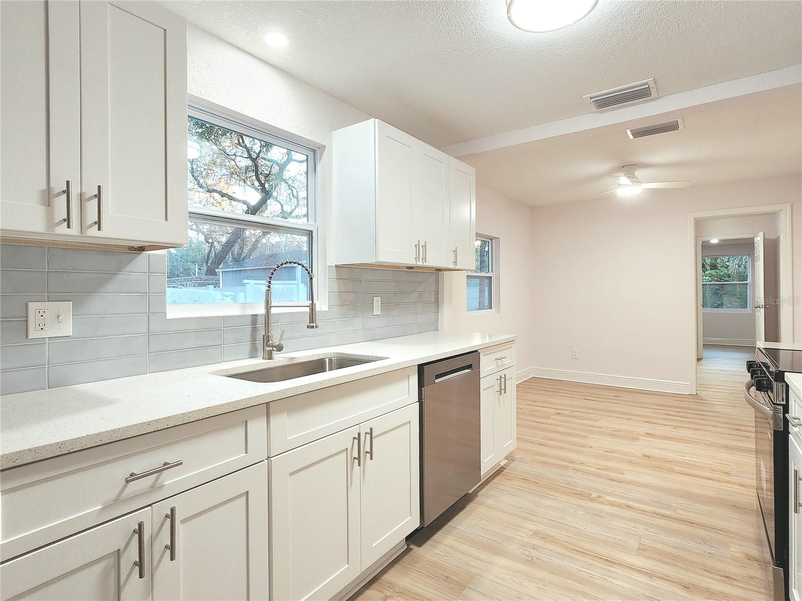 8917 N HIGHLAND AVE — photo 11