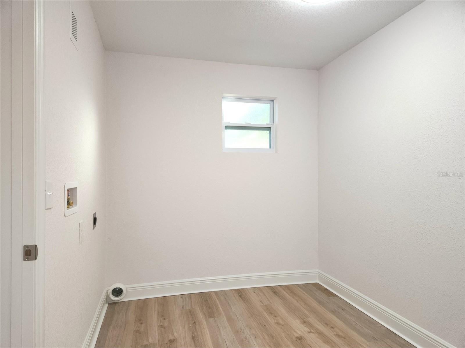 8917 N HIGHLAND AVE — photo 14