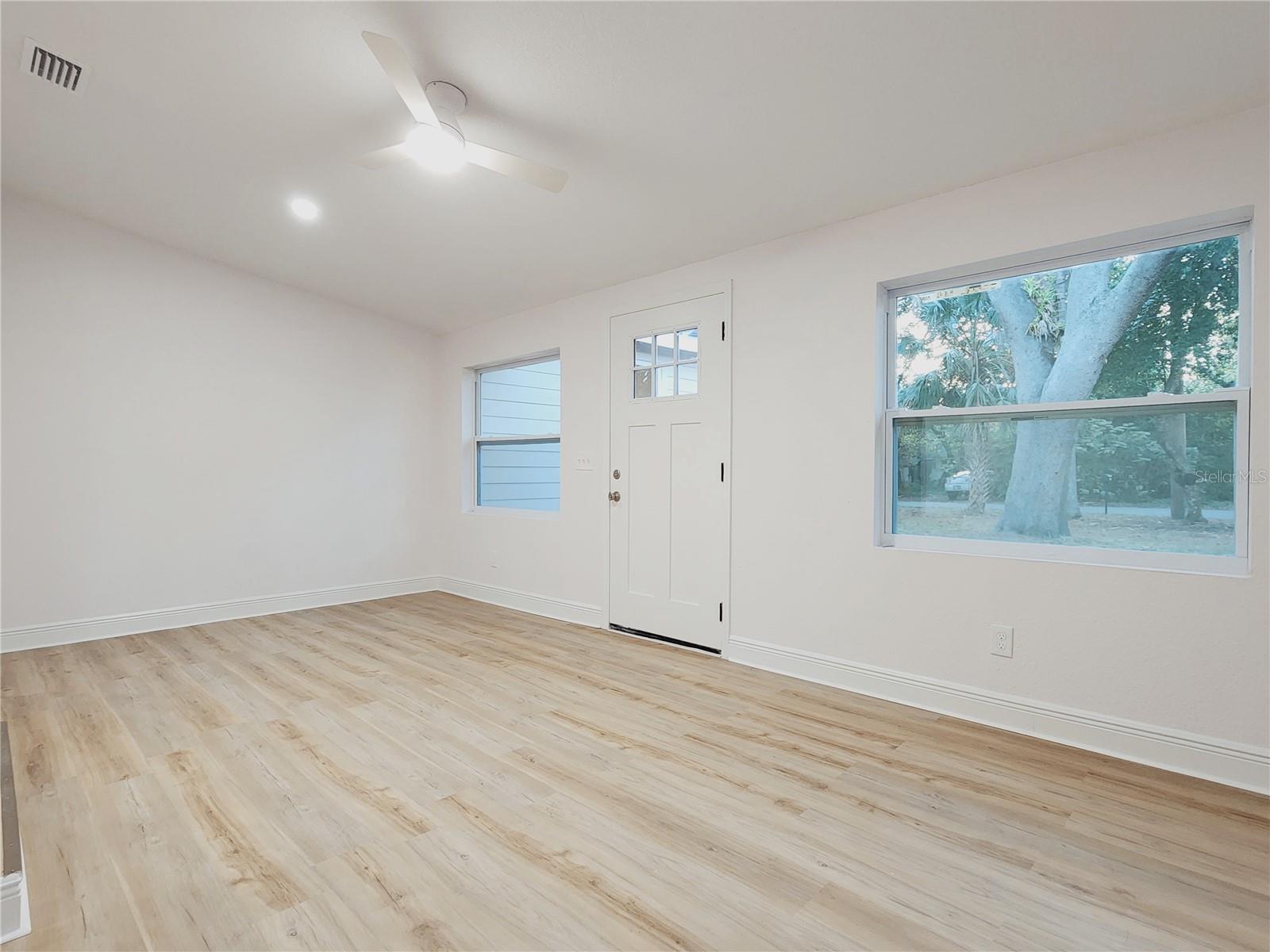 8917 N HIGHLAND AVE — photo 5