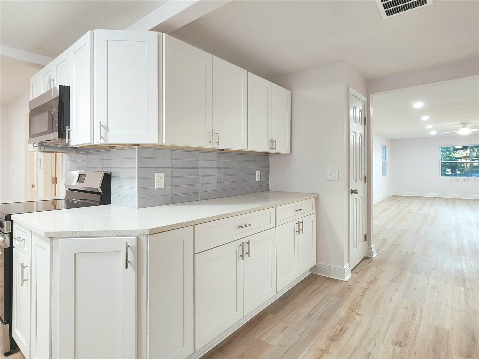 8917 N HIGHLAND AVE — photo 38