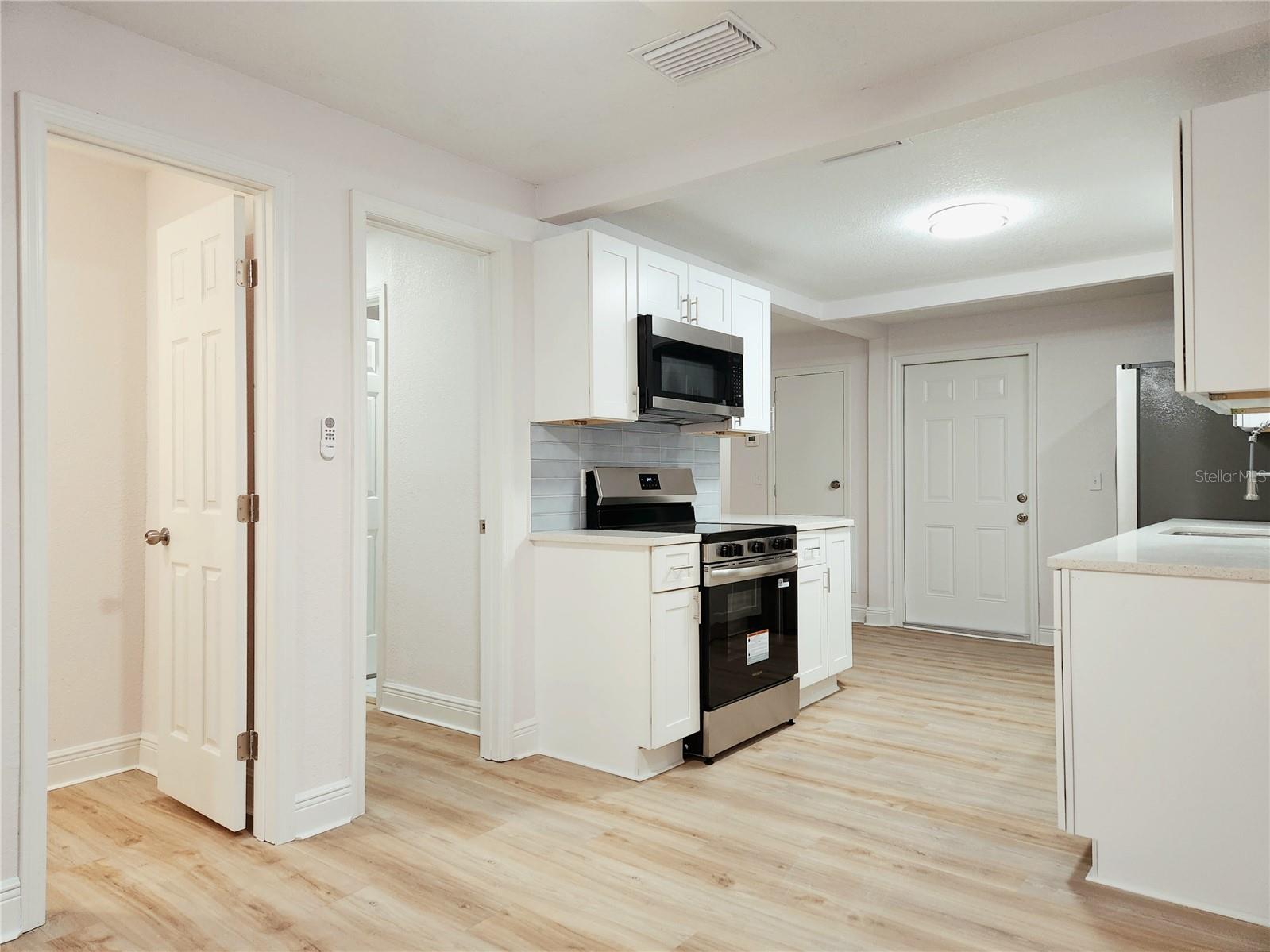 8917 N HIGHLAND AVE — photo 37