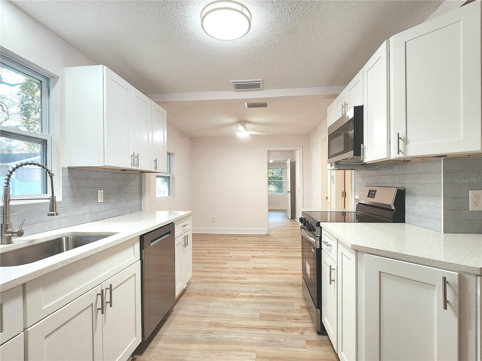 8917 N HIGHLAND AVE — photo 22
