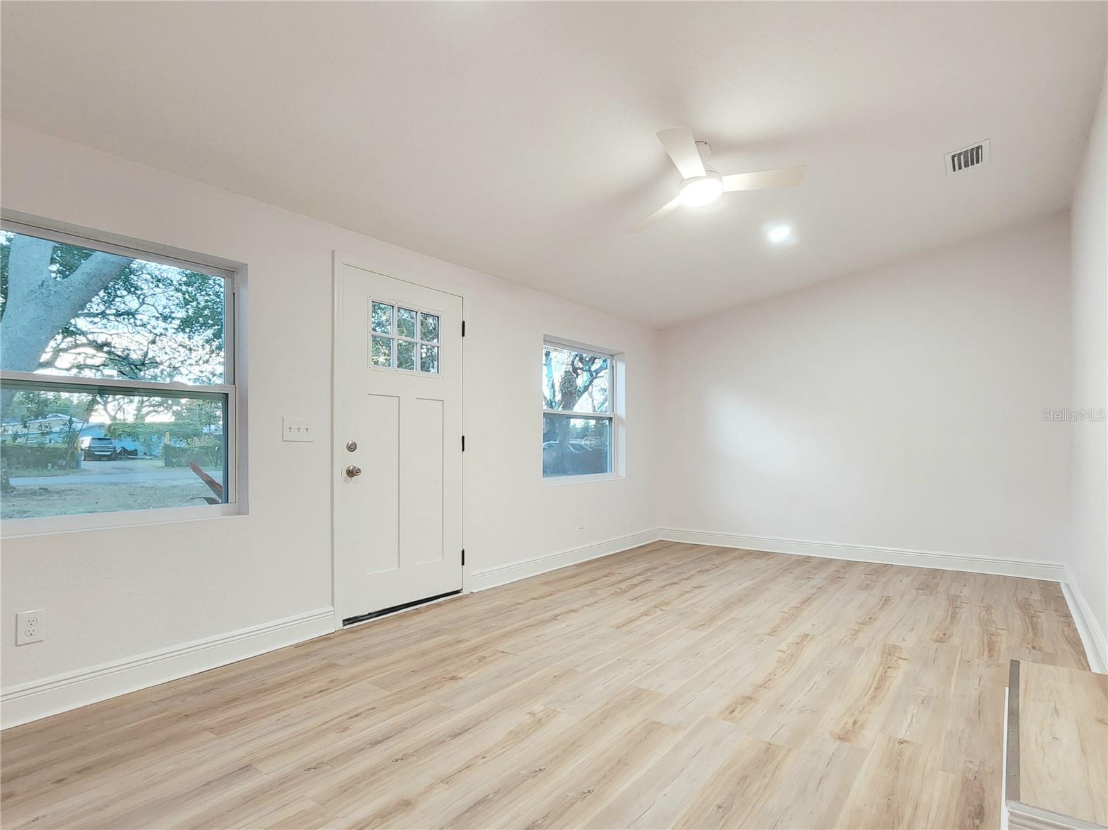 8917 N HIGHLAND AVE — photo 4