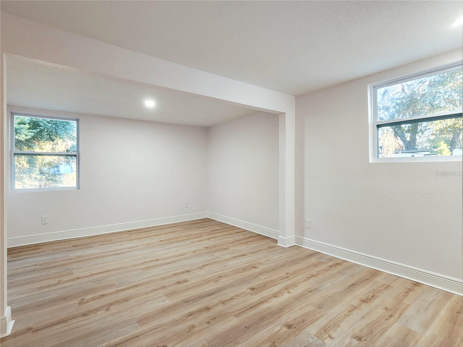 8917 N HIGHLAND AVE — photo 16