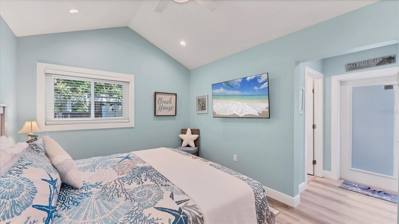 154 CRESCENT DR — photo 34