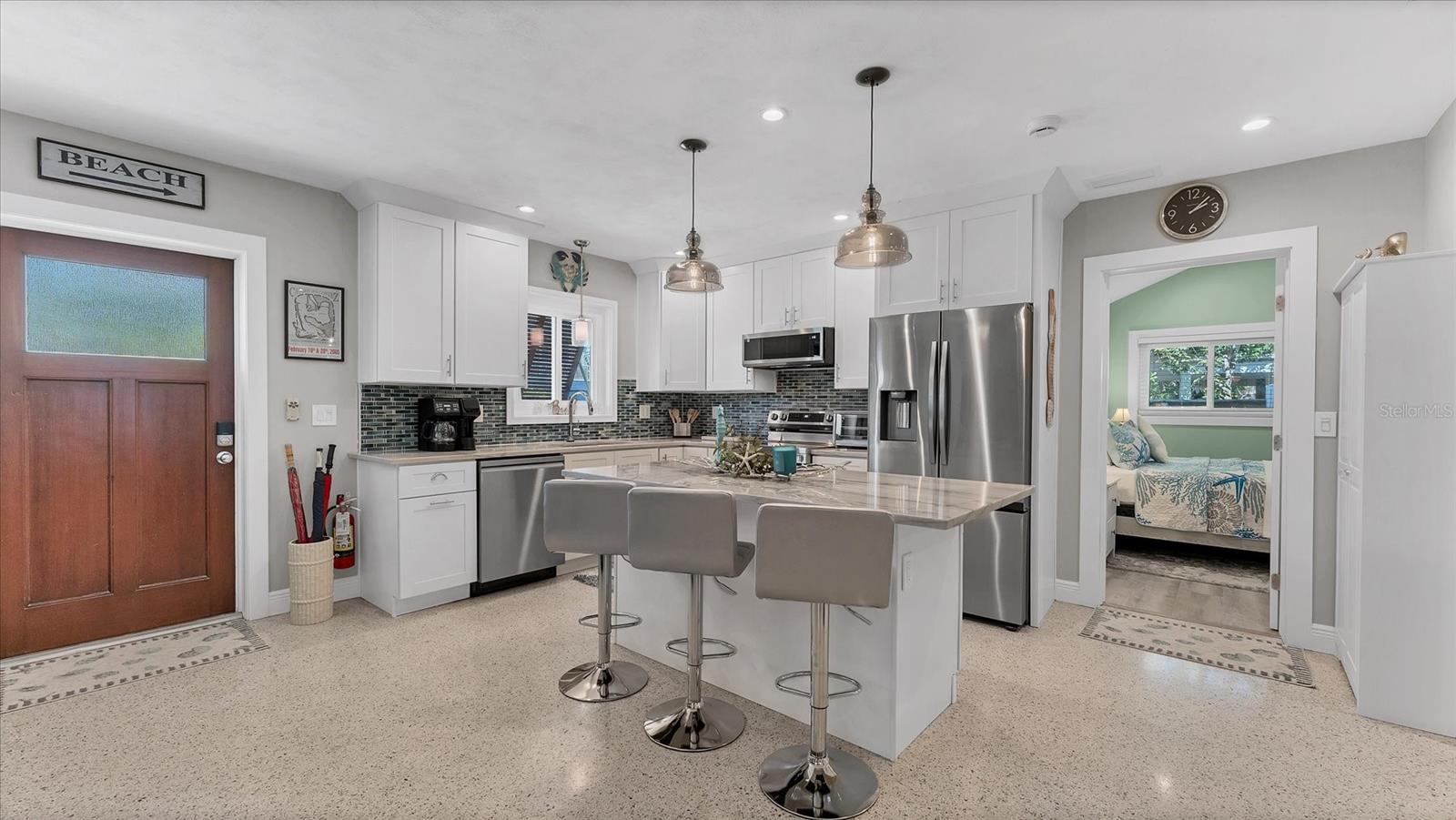154 CRESCENT DR — photo 32