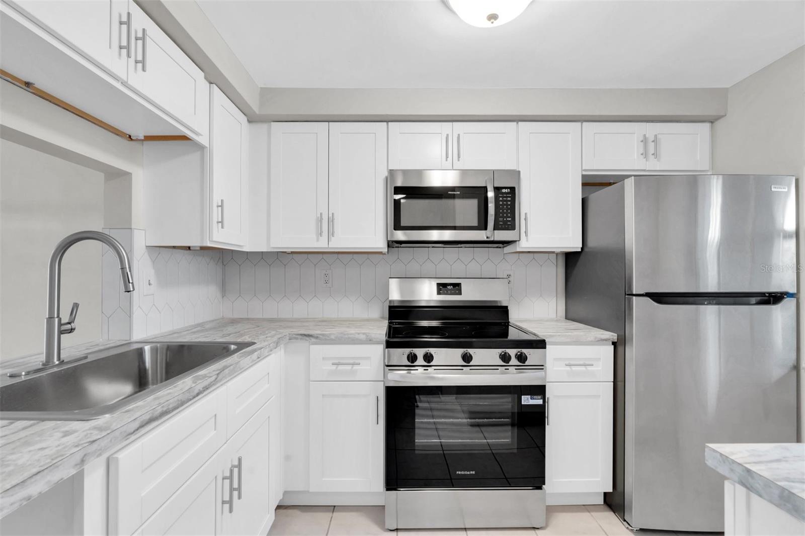4343 SUMMERSUN DR #4343 — photo 8