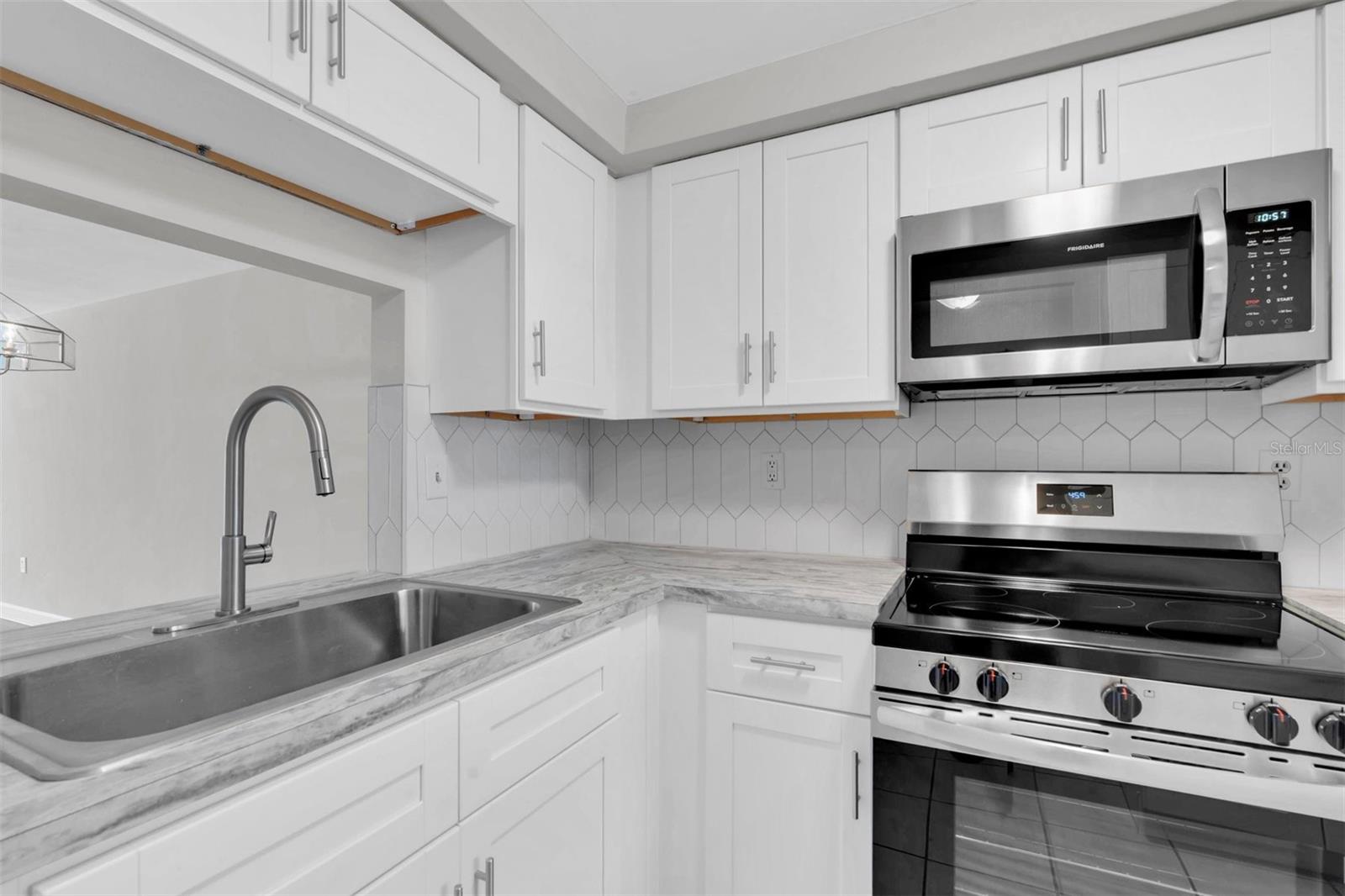 4343 SUMMERSUN DR #4343 — photo 7