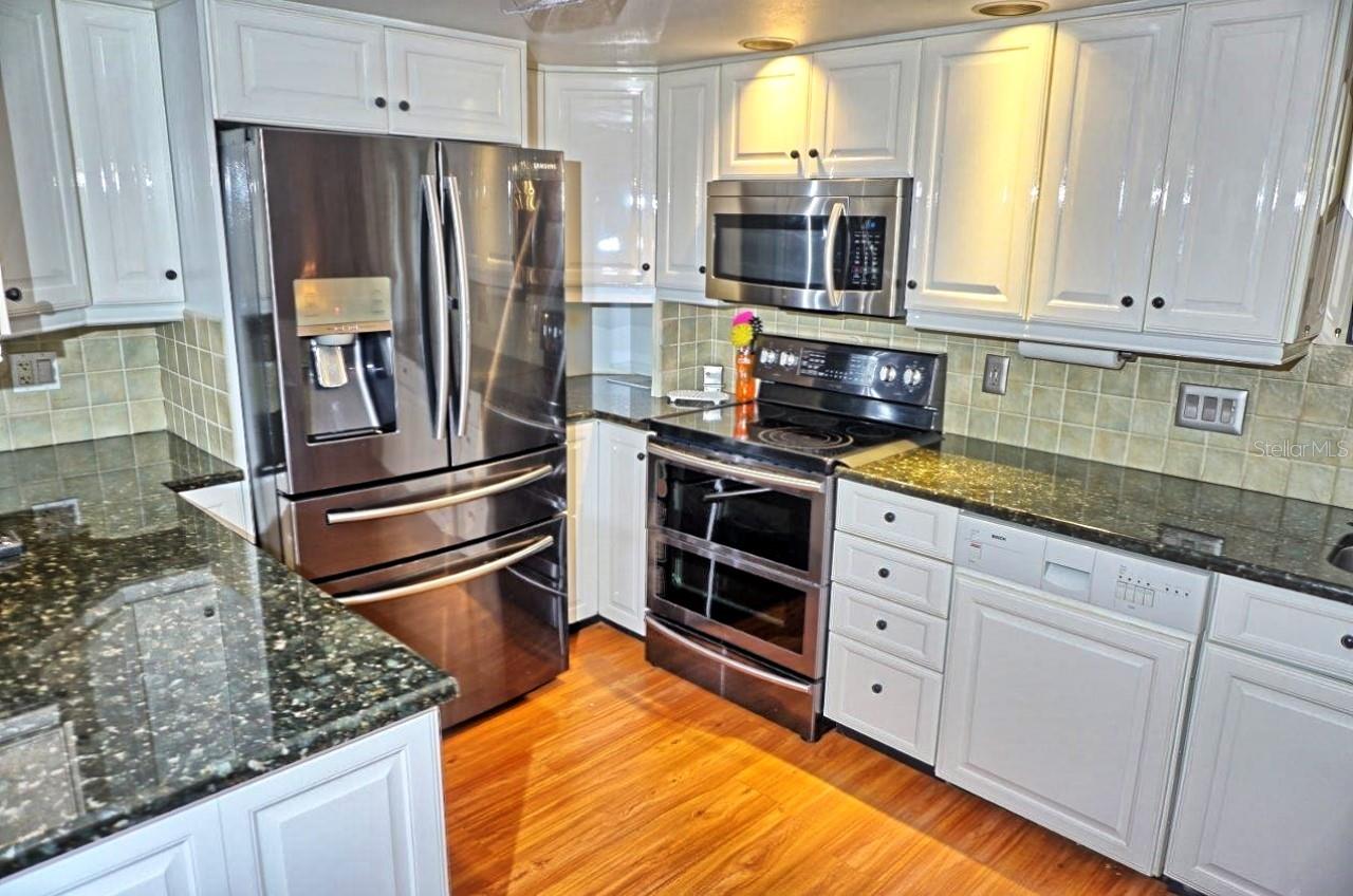2051 VISTA DEL SOL CIR #201 — photo 5